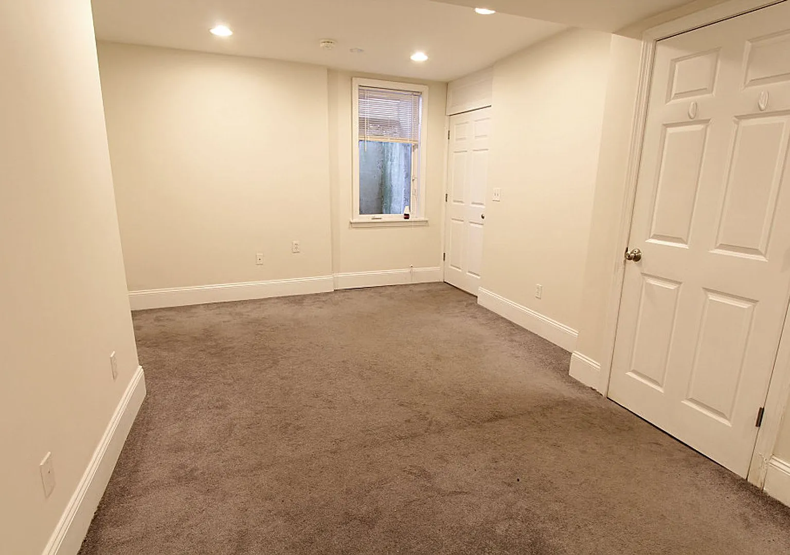 Large 3 bed in Brookline — Photo 2