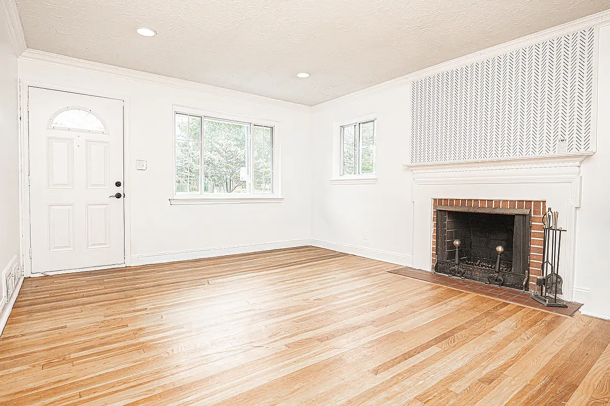 5 bed, 1198 sqft, $3,700 — Photo 2