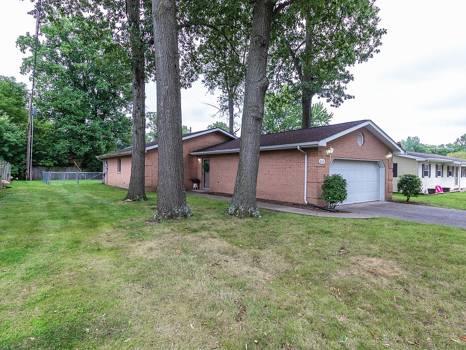 1st image of 808 S 32nd St