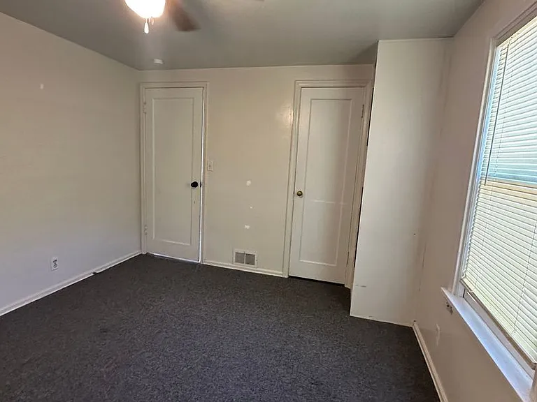 107 N 200 E — Photo 8