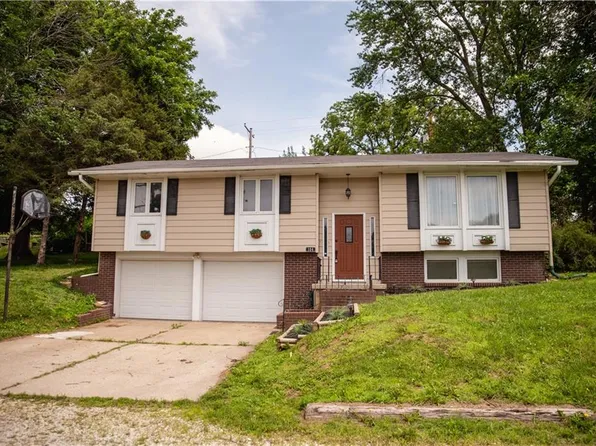 104 Westside Dr, Atchison, KS 66002