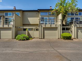 323 Country Club Rd, Eugene, OR 97401