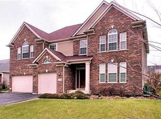 678 Kelley Dr, North Aurora, IL 60542