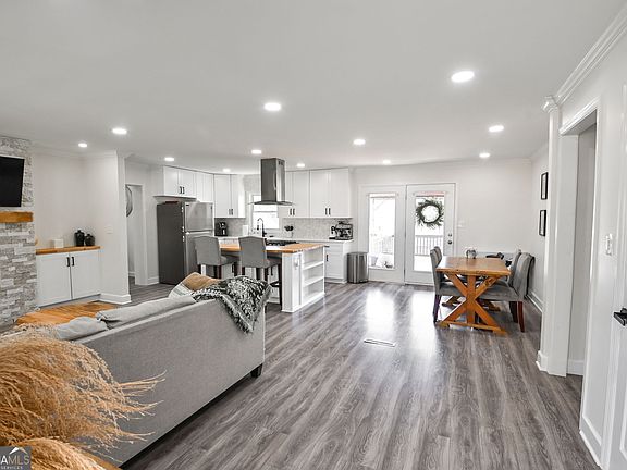 3rd image of 150 Sims St