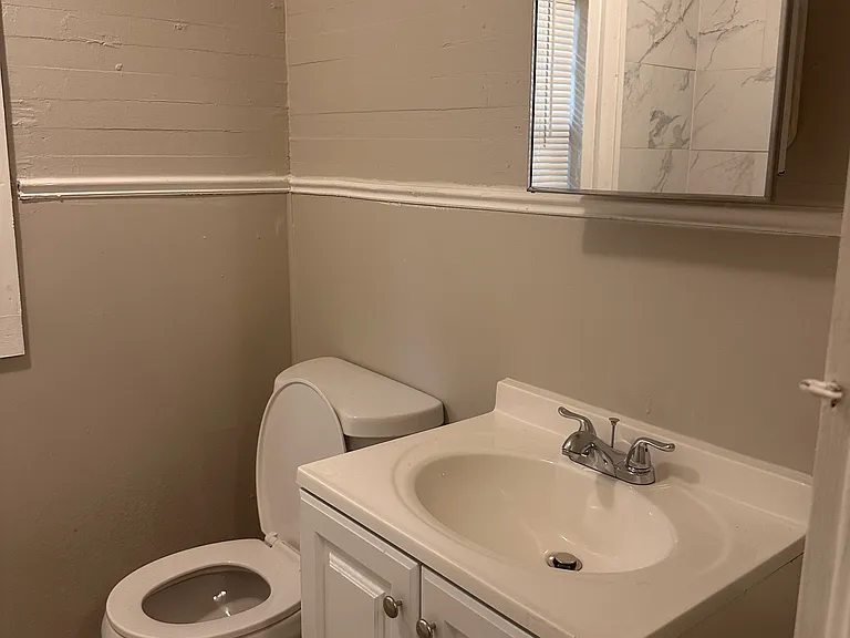 1019 Hill Ave — Photo 9