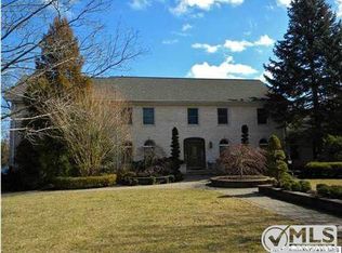 2 Bellerive Ct, Middletown, NJ 07748