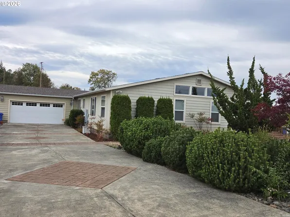 647 Highland Vista Ln, Roseburg, OR 97471