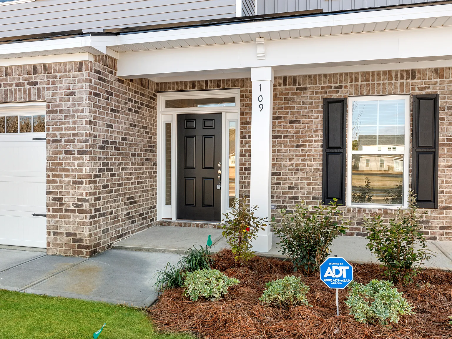 4 bed, 2567 sqft, $2,850 — Photo 4
