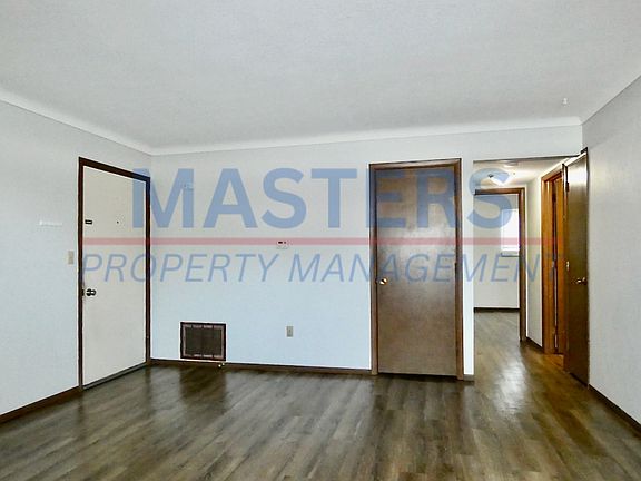 4th image of 125 Edgewood Dr #1