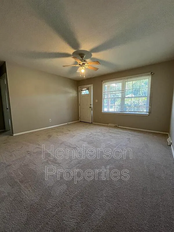 Building Photo - 4811 Malibu Dr