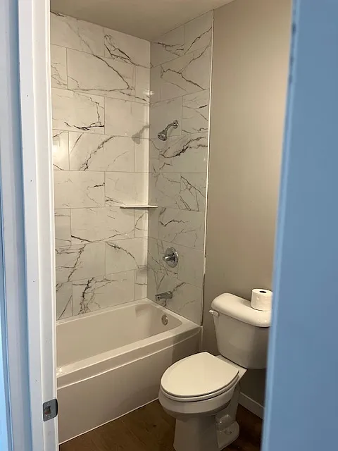 203 East Oak Street - 3 — Photo 3