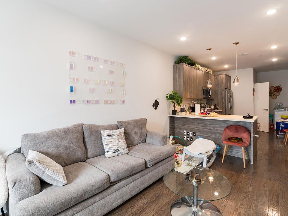 1st image of 627 W Oxford St #1