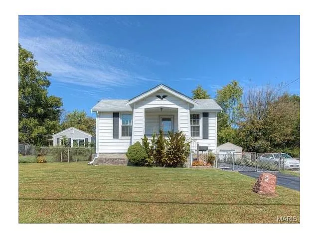 321 W Arlee Ave photo 1