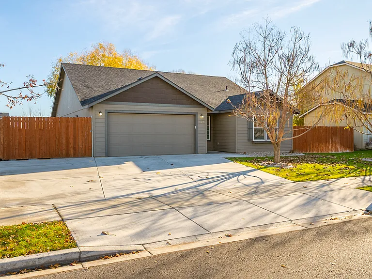 629 S Lakeland Dr — Photo 2