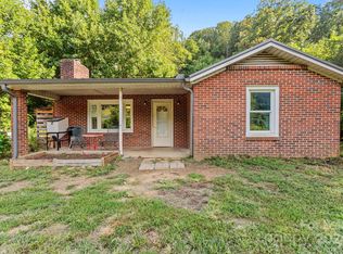 205 Old Fort Rd, Fairview, NC 28730
