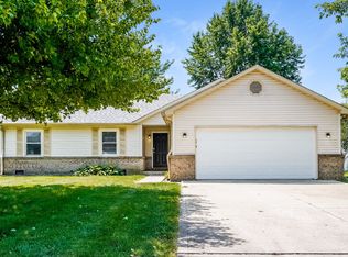 451 Meadowlark Dr, Whiteland, IN 46184