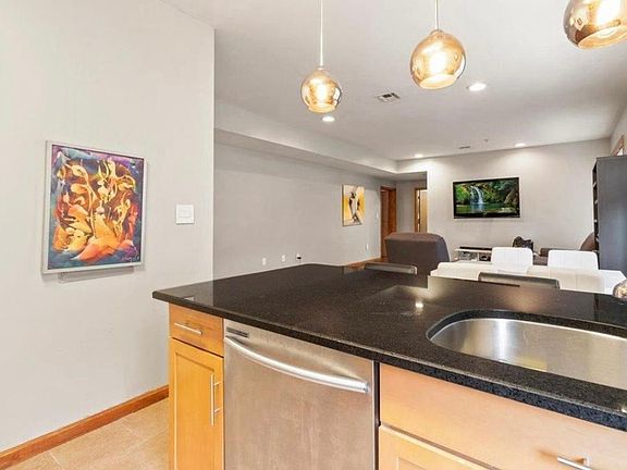 5th image of 515 30th St APT 1B