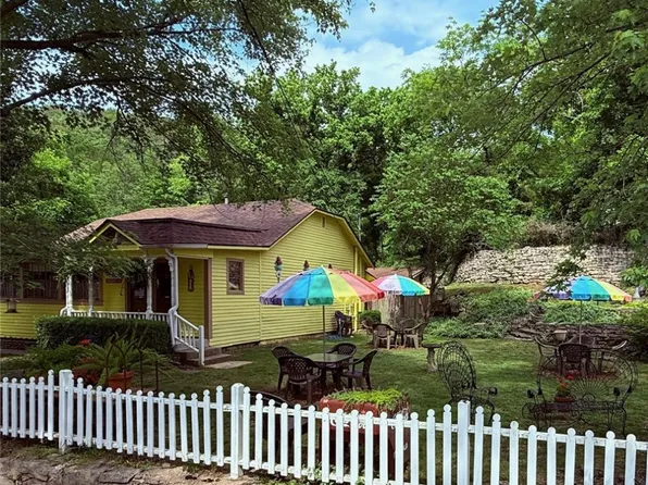 273 N Main St, Eureka Springs, AR 72632