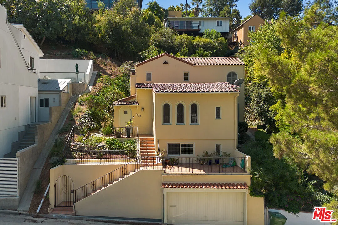 3 bed, 2.0 bath, 1900 sqft, $7,600 — Photo 1