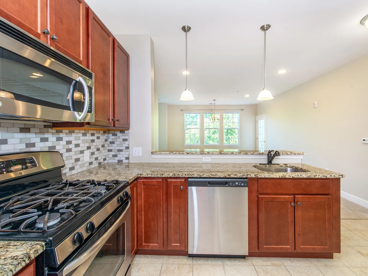 1 bed, 837 sqft, $2,325 — Photo 4
