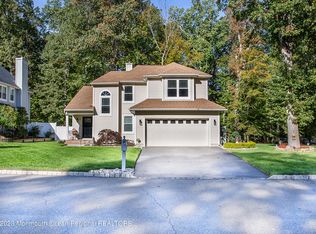 5 Spruce Hollow Dr, Howell, NJ 07731