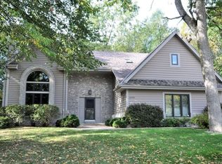 14589 W Fieldpointe Ct, New Berlin, WI 53151