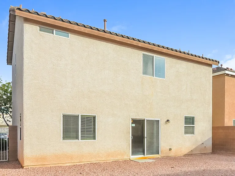 10215 Cougar Crossing St — Photo 17