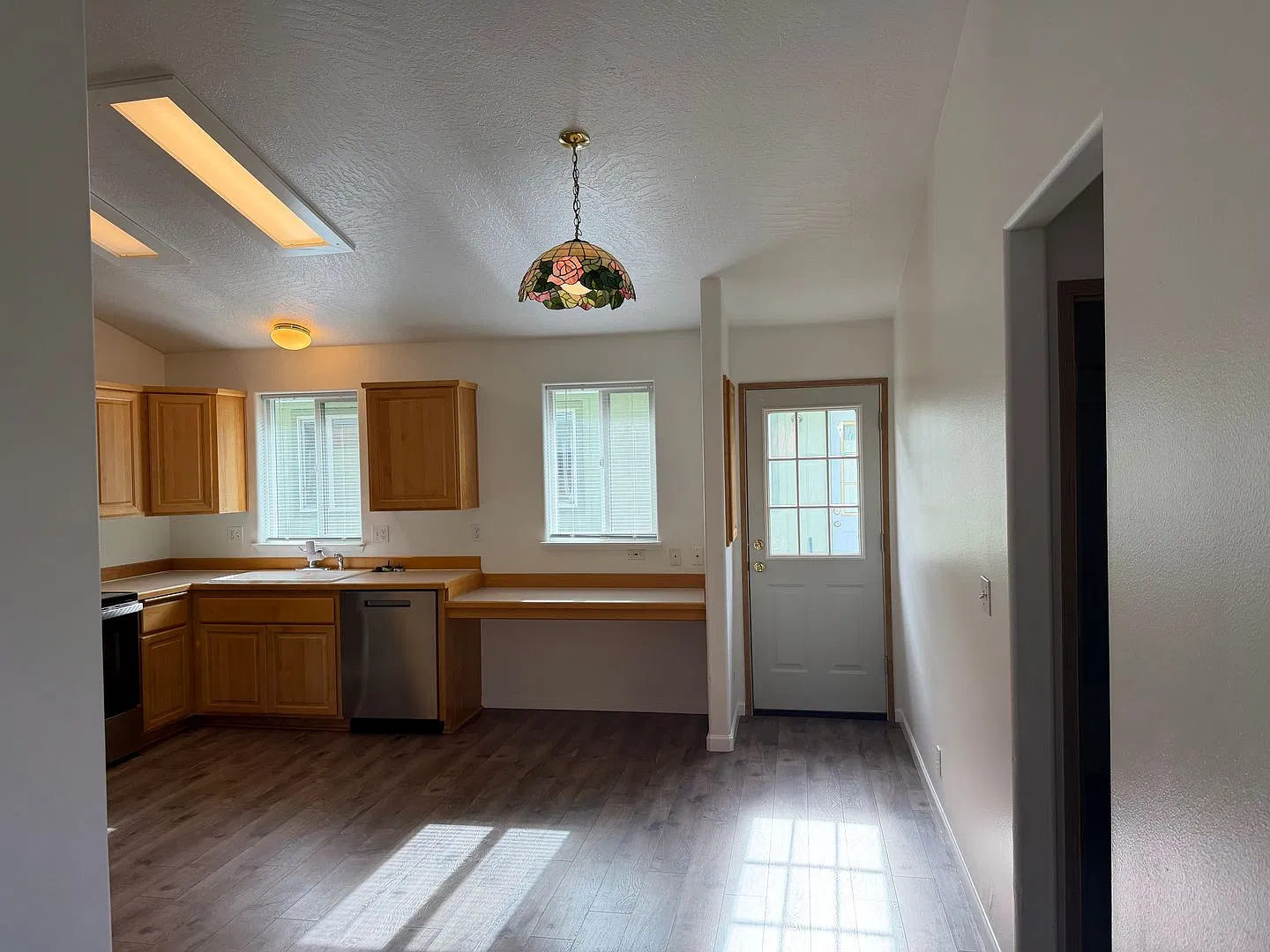 Updated 2-bedroom duplex in Thurston! — Photo 4
