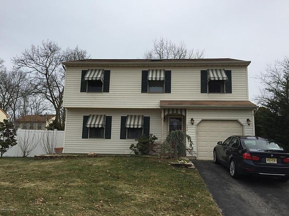 2nd image of 994 Columbus Dr