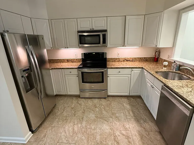 5506 Whitley Park Ter — Photo 11