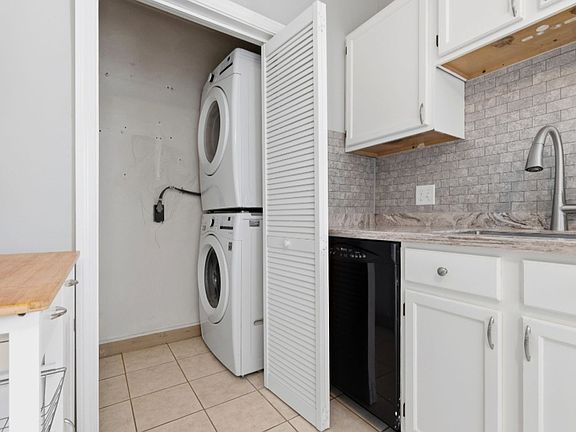 5th image of 20 Otis St #1