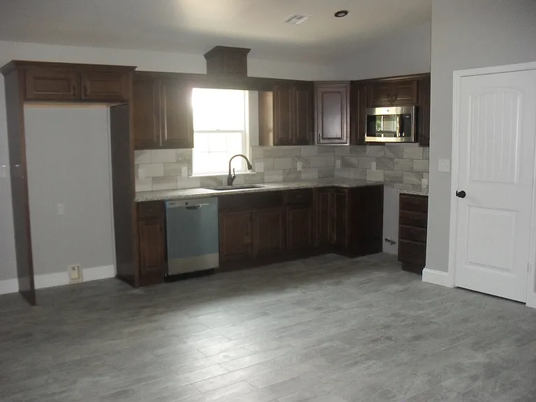 801 W Spruce Ave — Photo 16