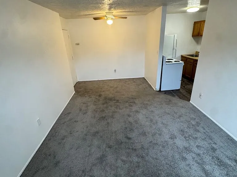 5058 Broadway — Photo 18