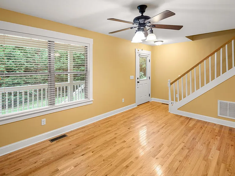 8 Cottage Cove Ln — Photo 3