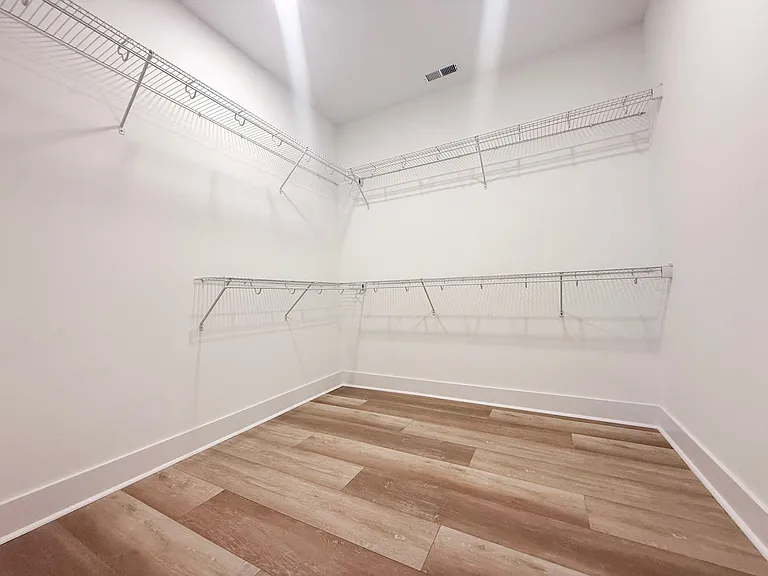 1403 Westbrook Cir — Photo 33
