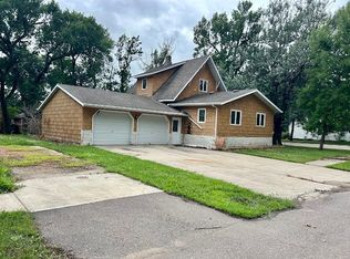 622 Lake St, Clinton, MN 56225
