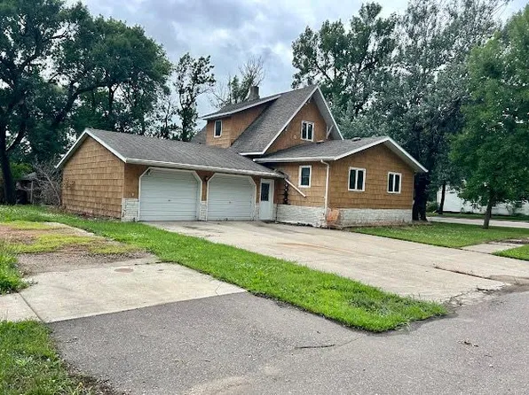 622 Lake St, Clinton, MN 56225