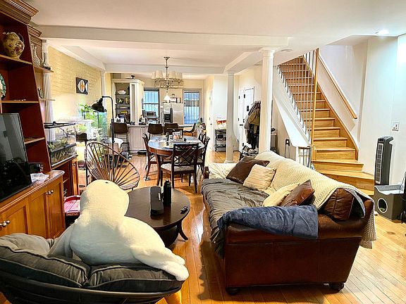 4th image of 143 E 49th St #3