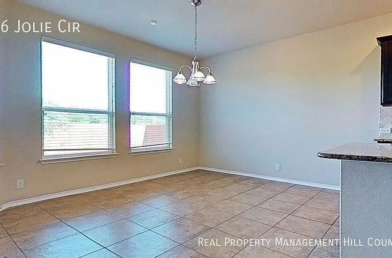 136 Jolie Cir — Photo 6