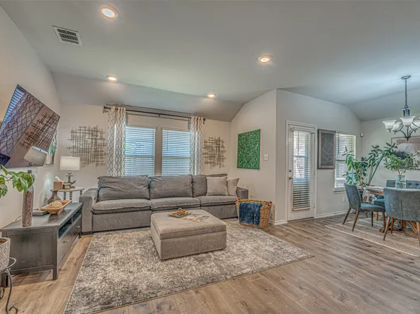 1805 Yale St, Farmersville, TX 75442
