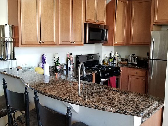 2nd image of 844 W Armitage Ave #3