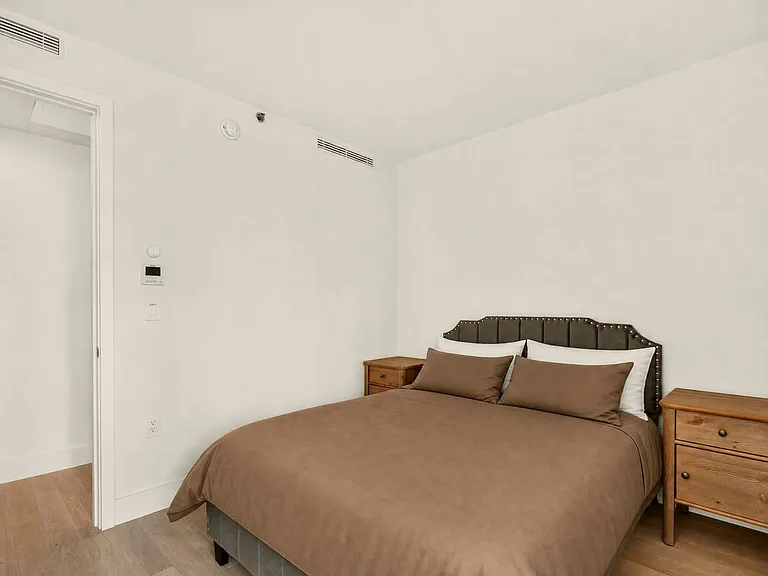 400 W 38th St #5GN — Photo 18