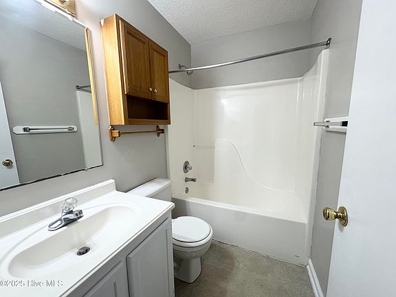 5th image of 203 Oakwood Ln