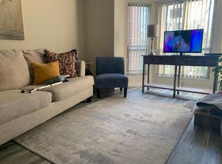 57 E Hattendorf Ave APT 209, Roselle, IL 60172