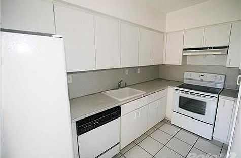 4th image of 4905 University Dr