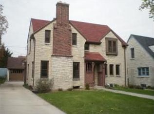 2347 Lefeber Ave, Wauwatosa, WI 53213
