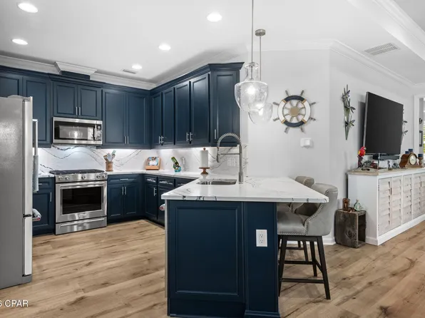 8715 Weekend Dr, Panama City Beach, FL 32413