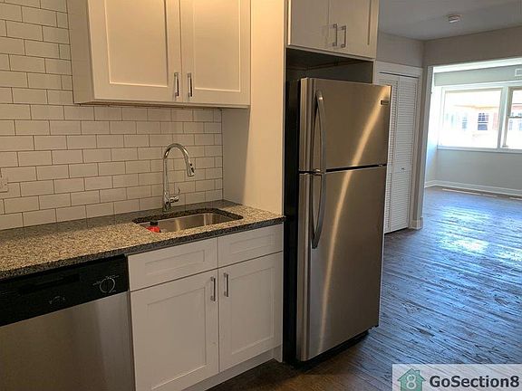 4th image of 6527 N Seeley Ave #2N