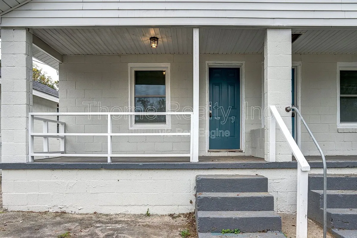 Building Photo - 1504 Coleman St SE #B