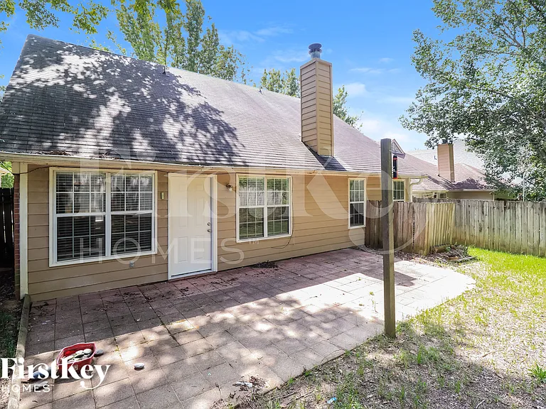 1049 Nolan Ln — Photo 15